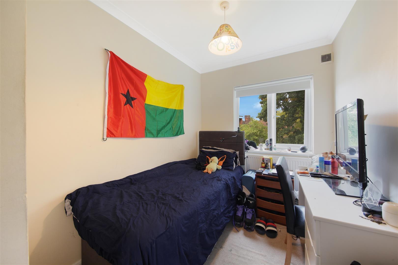 2 Manor Hall Drive, London
